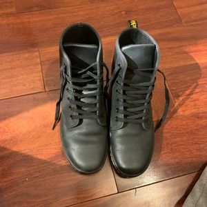 Marten boots in black! Sz 7 Sz 38 !